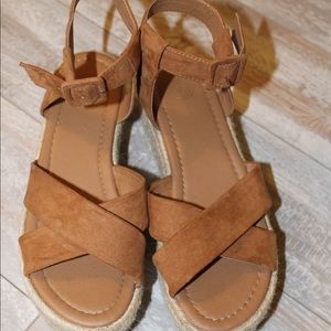 URBAN OUTFITTERS Platform sandal